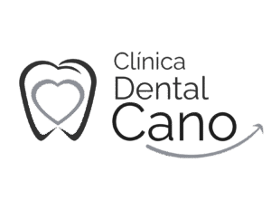 Logo de Clínica Dental Cano con forma de muela y corazón en el centro