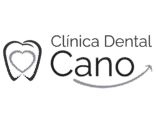 Logo de Clínica Dental Cano con isotipo de una muela estilizada y corazón interior, acompañado por el texto “Clínica Dental Cano” y una curva de sonrisa en la parte inferior